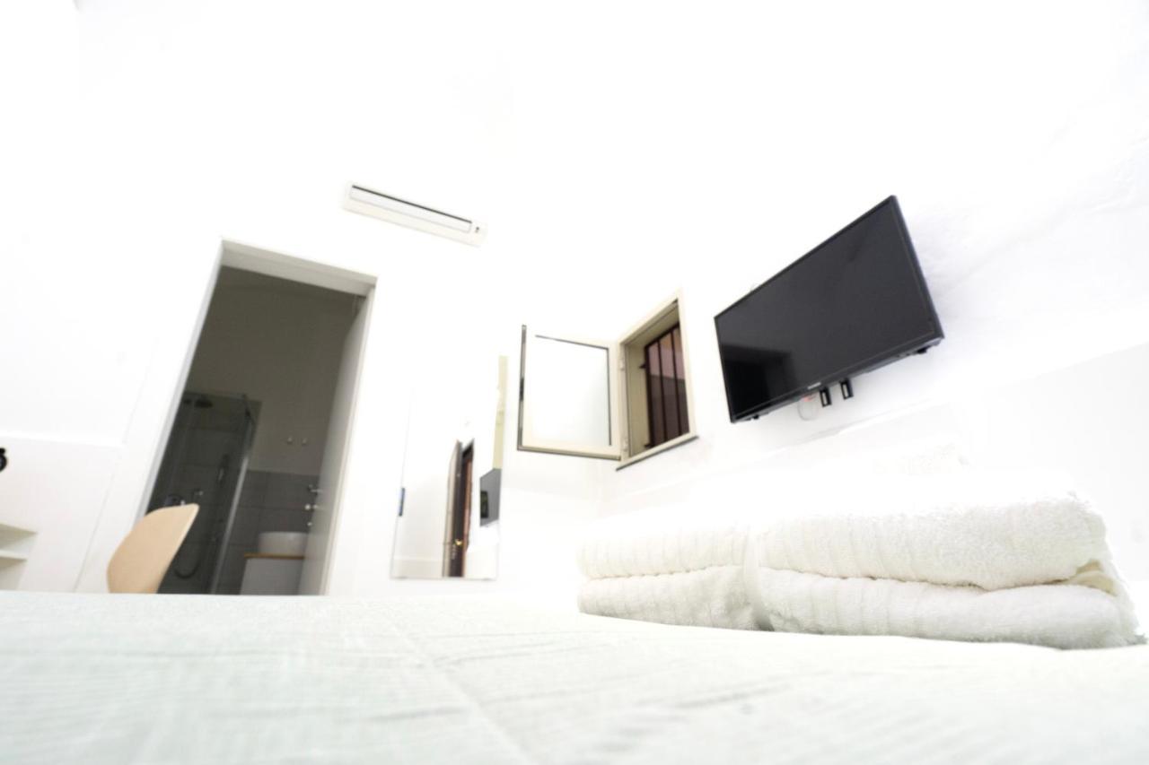 Be Happy Rooms Catania Bagian luar foto